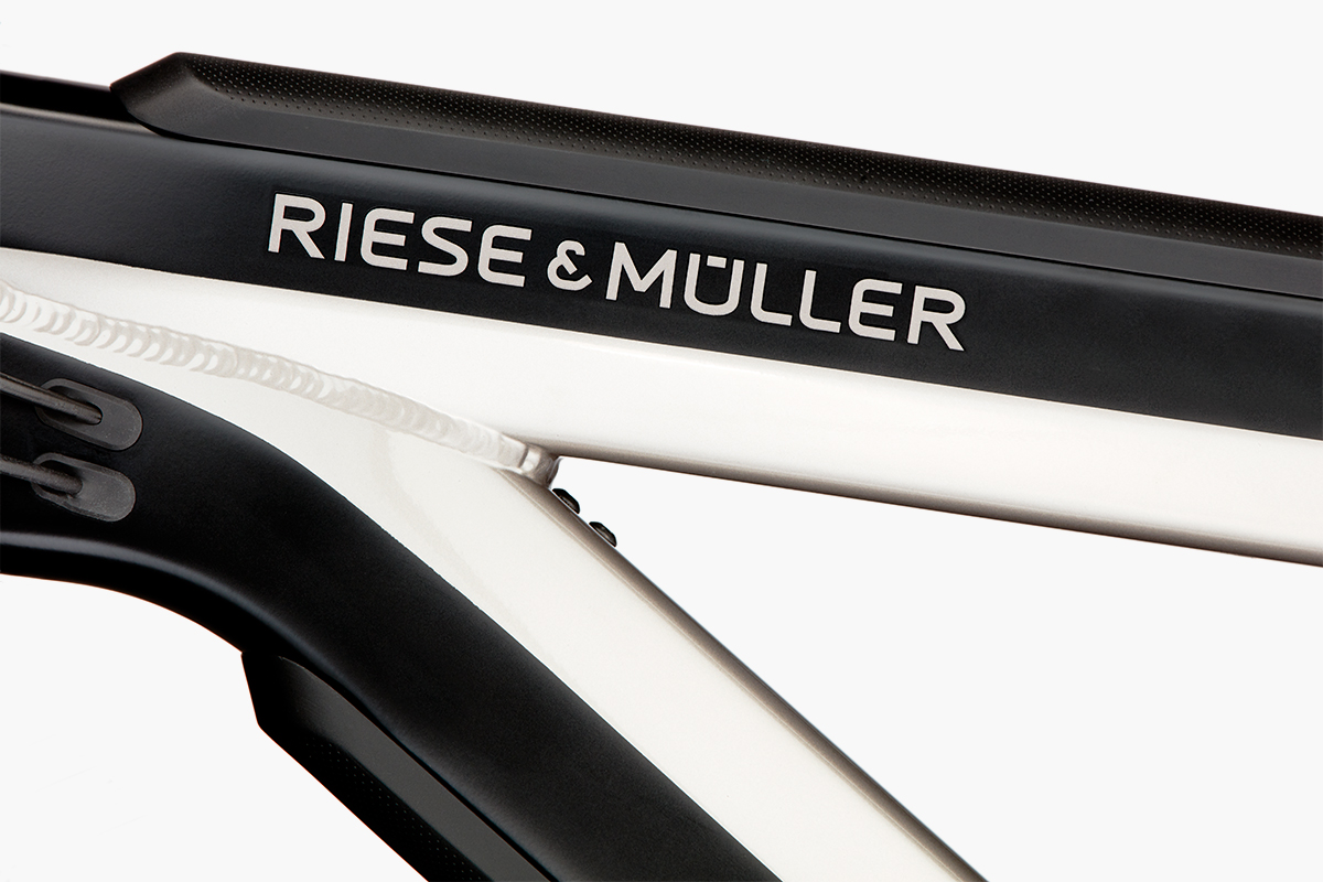 Riese & Muller Supercharger Mountain: The Ultimate Hardtail E-mountain Bike Silver Integrated DualBattery Integrated Batteries