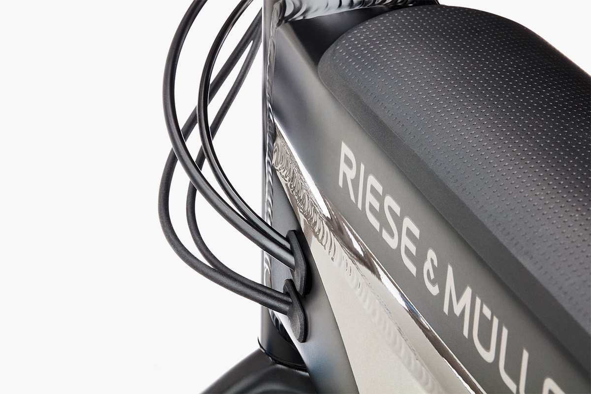 Riese & Muller Supercharger Mountain: The Ultimate Hardtail E-mountain Bike Silver Internally routed cables