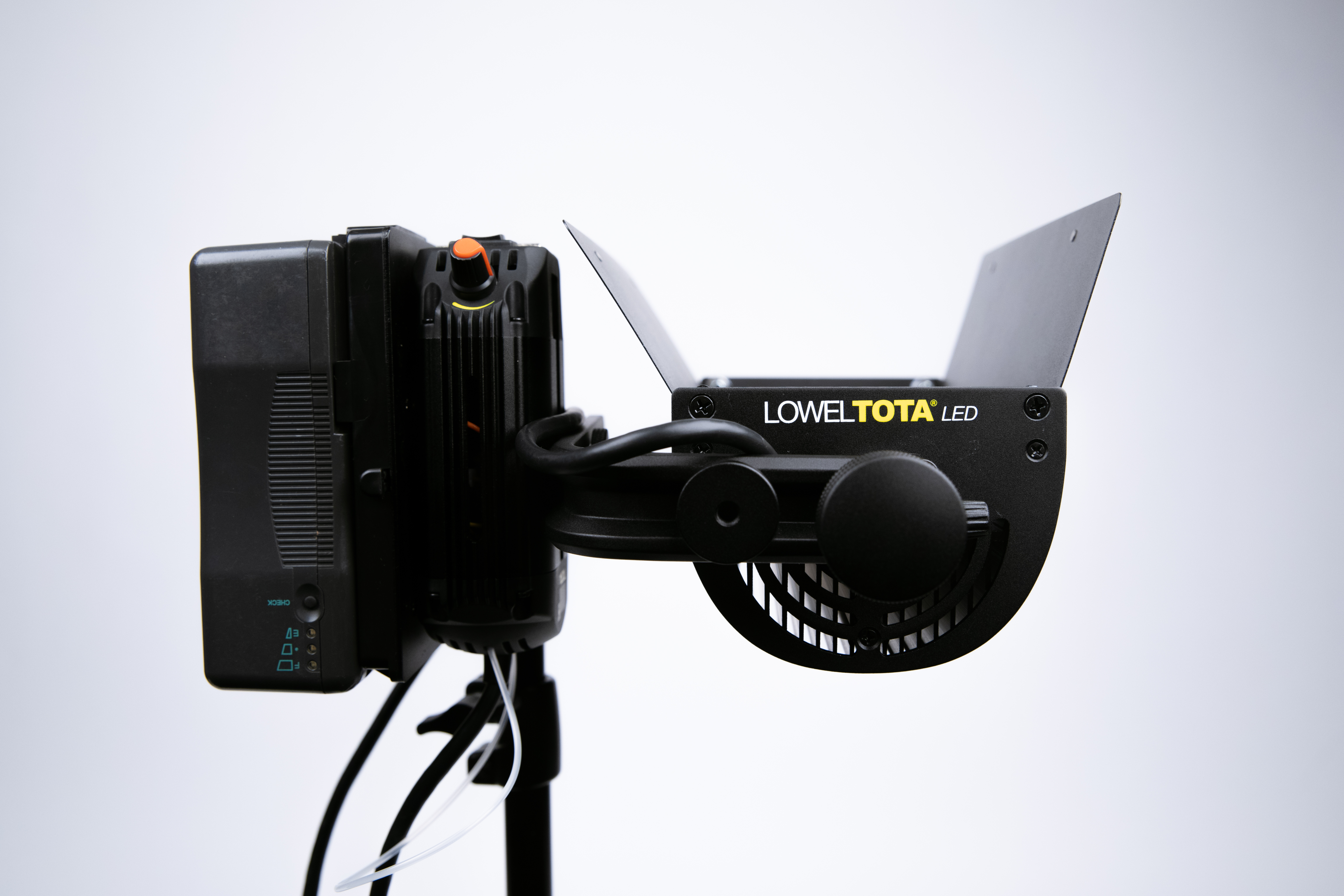 Lowel Tota LED