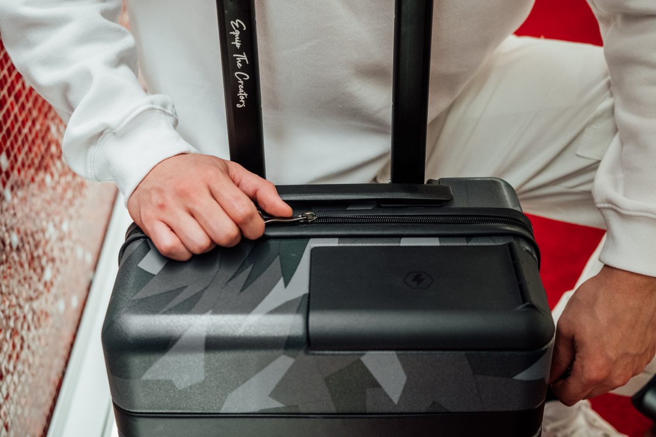 HEX Wireless Carry-On Product Image