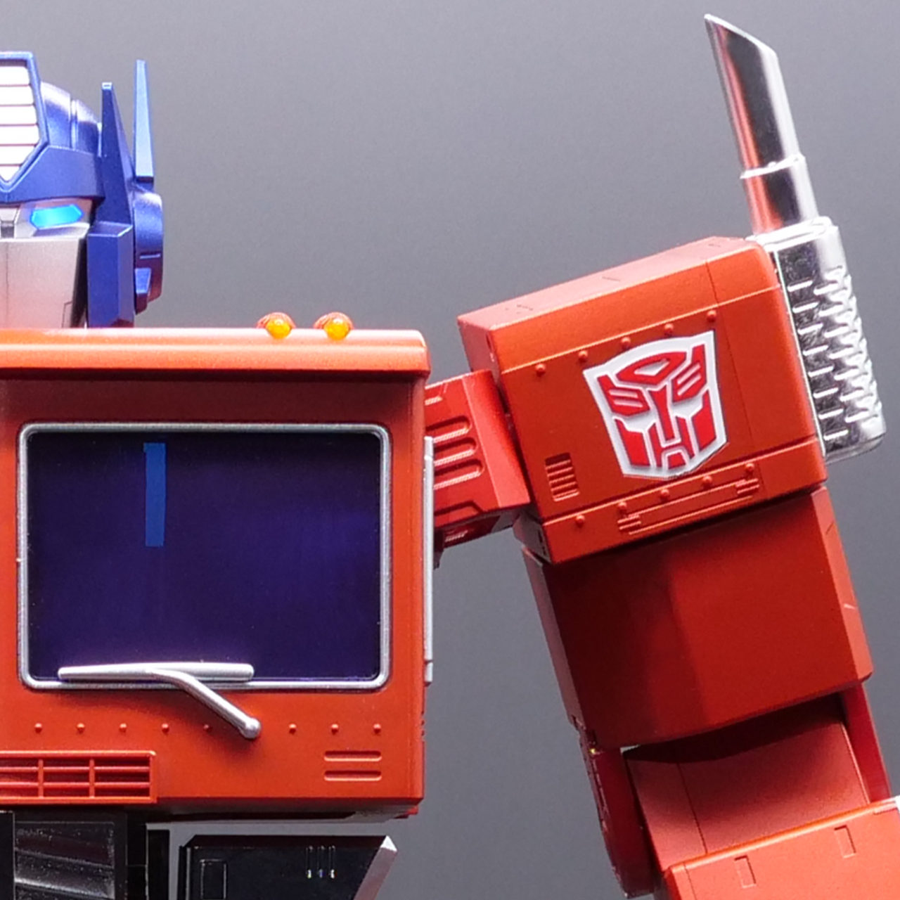 Optimus Prime product image (Hasbro/Robosen Robotics)