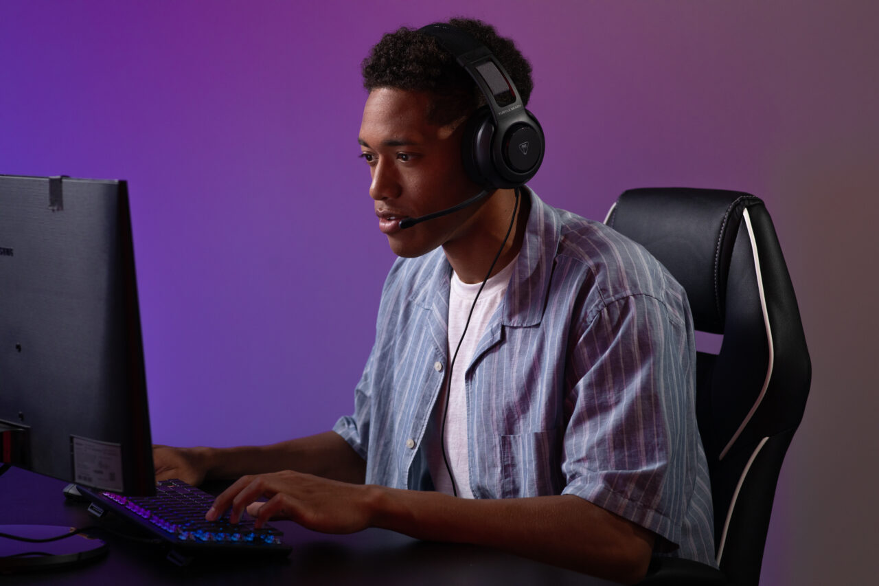 Atlas 200 Headset for PS5 and PS5 product image (Turtle Beach)